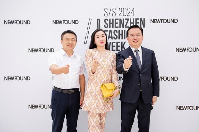 包含与众不同的时尚宣言：魔力私服的词条